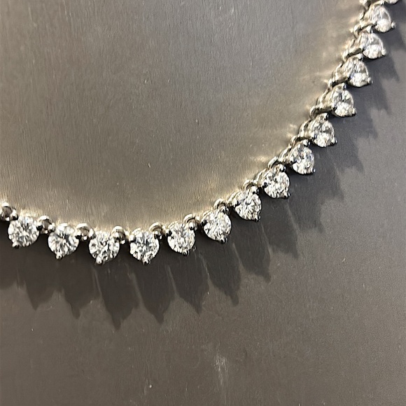 Classic & Timeless Cubic Zirconia Tennis Neckless - Picture 6 of 15